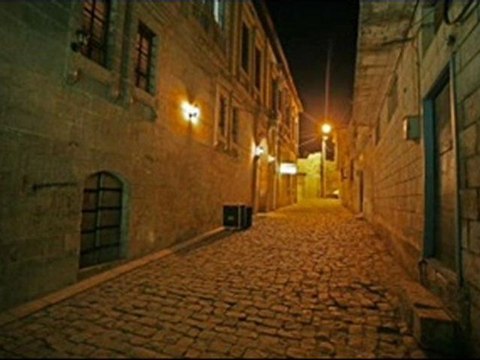 YAZI YAZDIM ŞU URFANIN TAŞINA