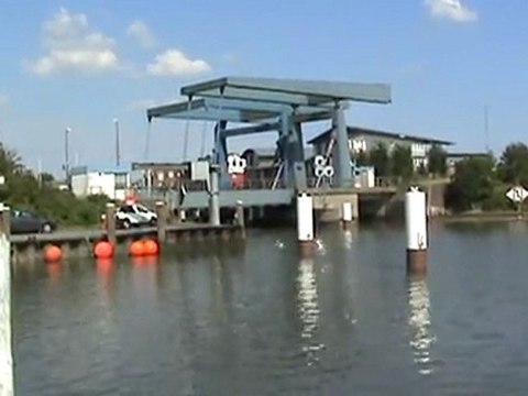 Dispolok ER20 mit NOB Zug beim Hafen Husum nach Sylt