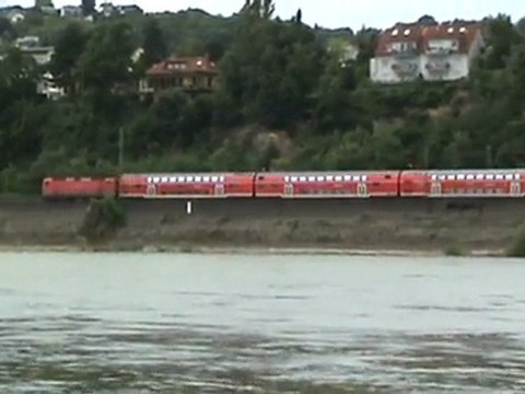 BR143 mit Dostos kurz vor Eintreffen Bf Neuwied