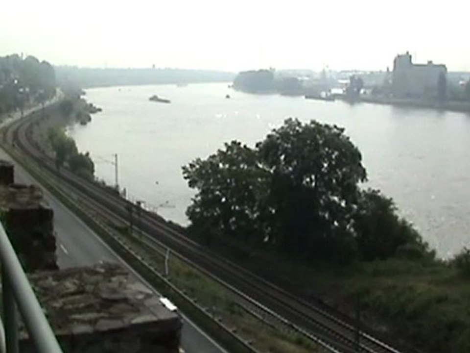 BR185 mit Intermodalzug bei Neuwied nach Köln und BR143 zum Bf Neuwied