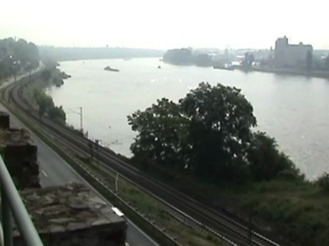 BR185 mit Intermodalzug bei Neuwied nach Köln und BR143 zum Bf Neuwied