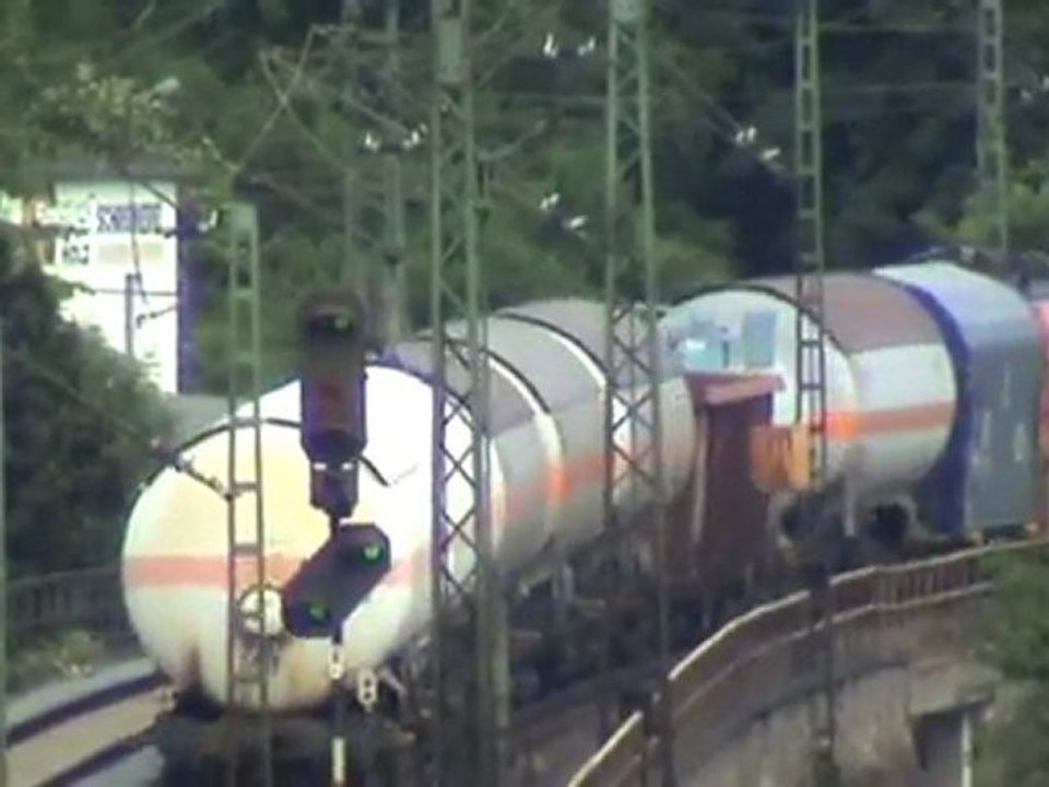 BR152 bei Erpel mit gemischtem Güterzug kurz vor Bf Linz 01