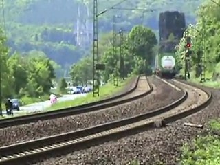 BR185 bei Erpel mit Intermodalzug Richtung Köln