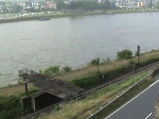 BR152 beim Ortsausgang Neuwied Richtung Köln mit Kesselwagenzug