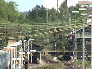 BR189 von MRCE mit Intermodalzug durchquert Bf Bonn Beuel Richtung Köln