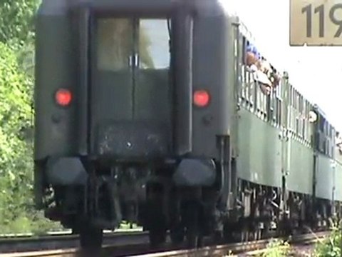 Dampflok 41360 fährt mit Waggons der Efw langsam in den Bf Bad Hönningen ein