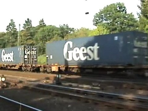 BR185 passiert Rbf Köln Eifeltor Richtung Koblenz mit Intermodalzug