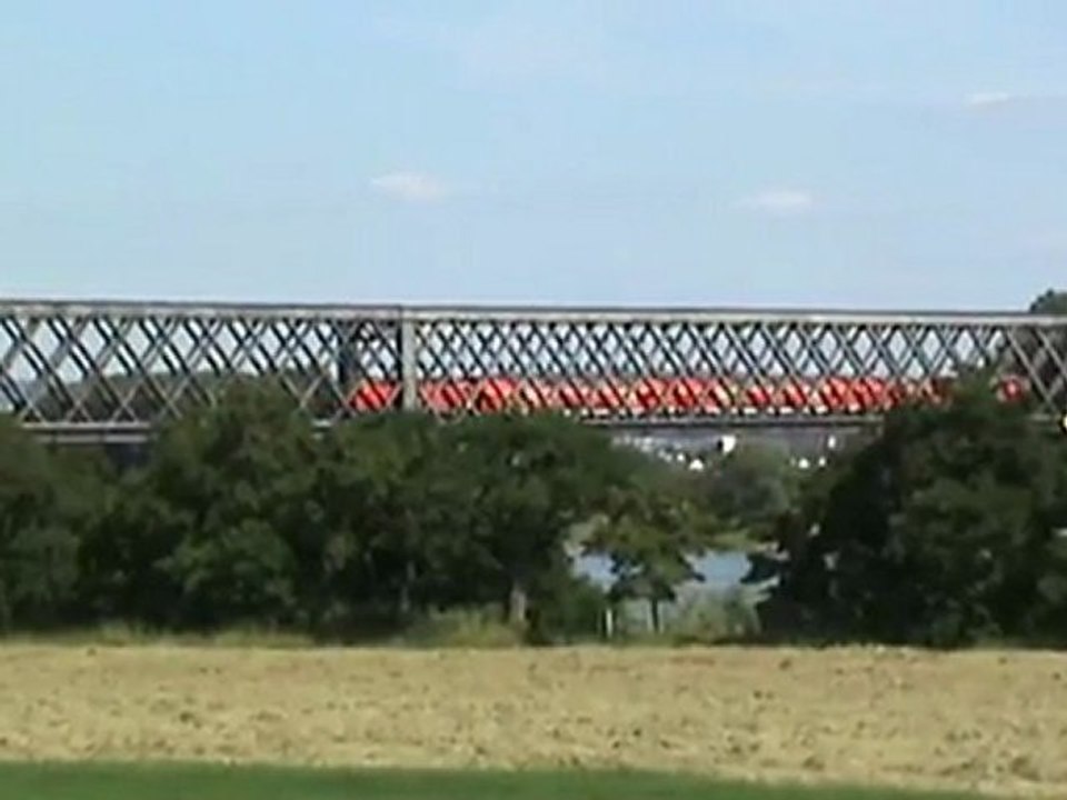 BR143 wechselt auf der Urmitzer Brücke von der rechtsrheinischen zur linksrheinischen Seite