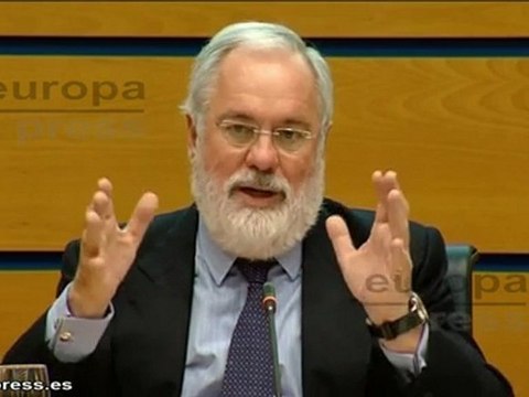 Arias Cañete confía en que abril sea un mes lluvioso