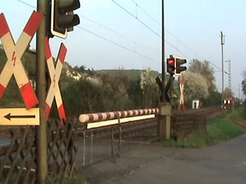 BR425 hat Bf Erpel verlassen und wird gleich Bf Unkel durchfahren