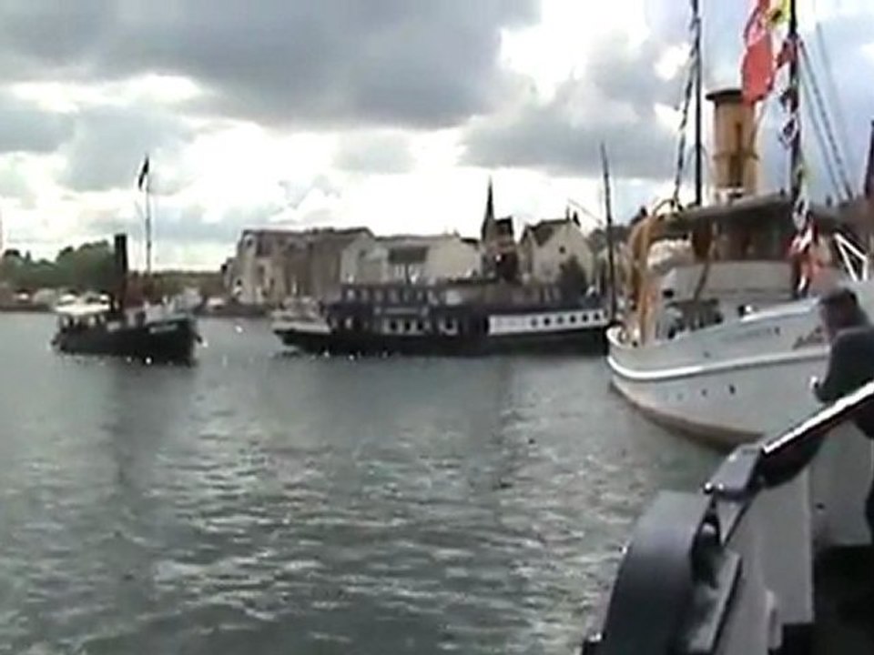 Dampfschlepper Woltmann legt beim Flensburger Dampfrundum im Hafen an