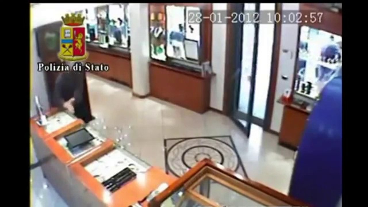 Padova - Pestaggio e rapina in gioielleria (07.03.12)