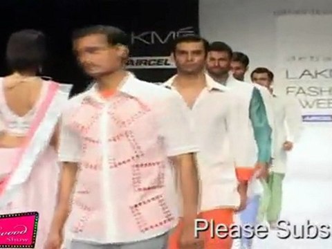 Hot Actress Sahana Goswami Walks At Lakme Summer Fashion Week 2012 Day3