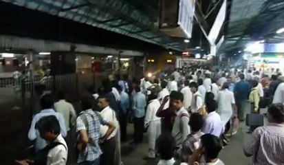 Rush hour train mumbai: www.ashleyturnerdoyle.com