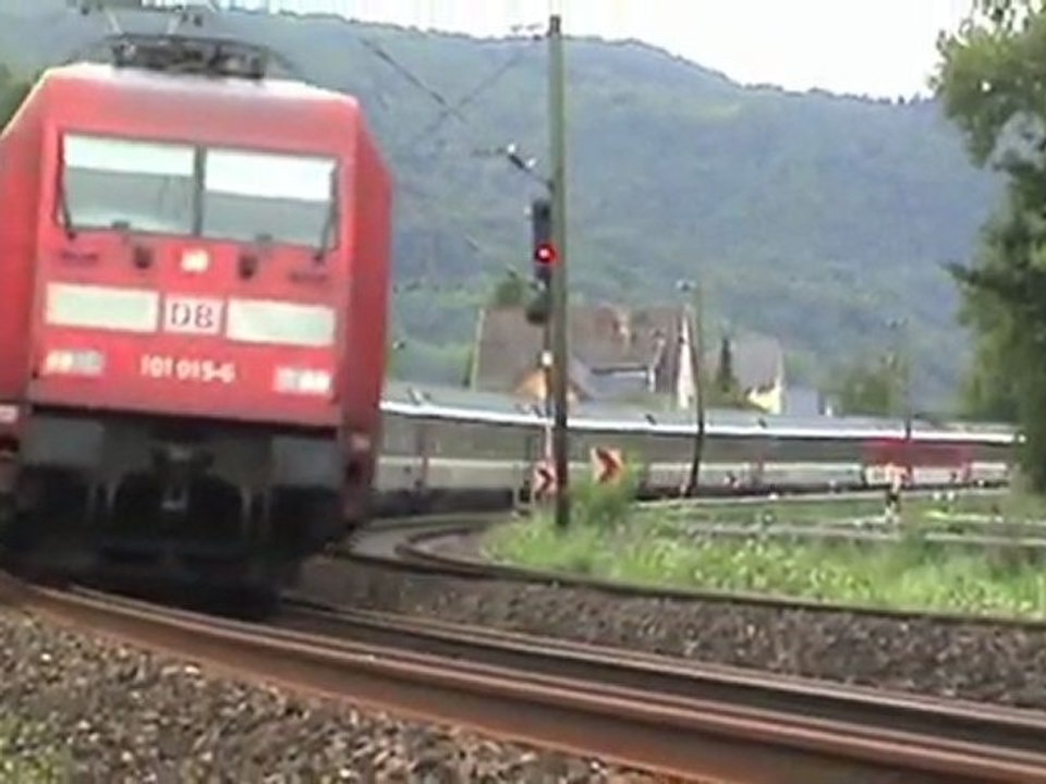 BR460 Desiro und BR101 mit schweizer Personenwagen bei Namedy am Rhein