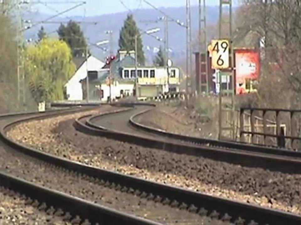 Bahnen und Rheinschiffe beim Unkelbachtal