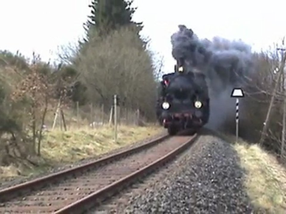 Dampfspektakel 2010 Plandampf Eifelquerbahn Pr T11 BR52 BR 52 V60 vor dem Bf Dockweiler