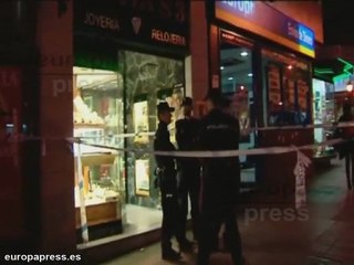 Una policía fuera de servicio detiene a atracador