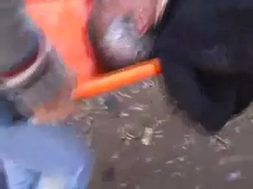 فري برس حمص اصابة رجل مسن بشظايا الهاون كرم الزيتون 8 3 2012