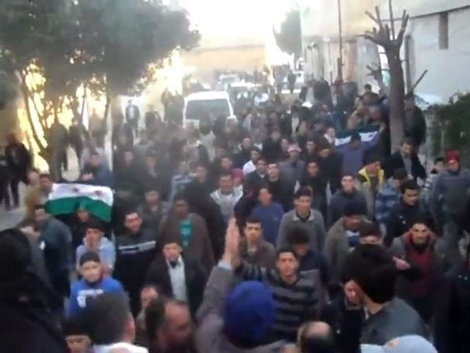 فري برس حلب تشييع الطقل بشير زياد علوي اعزاز 8 3 2012 ج2