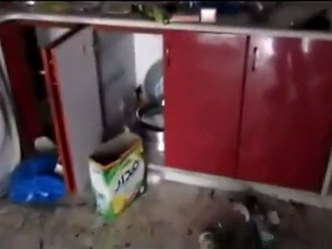 فري برس حمص حي الإنشاءات دمار و خراب في المنازل 8 3 2012 ج1