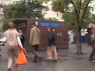 JE SUIS UNE PEAU-ROUGE qui jamais ne marchera en file indienne.