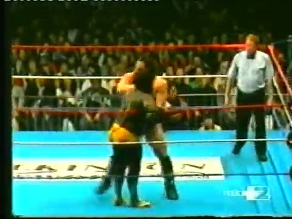 Ron Bass vs Koko B. Ware (tournee Milano) aprile 1988 (commento di Dan Peterson)