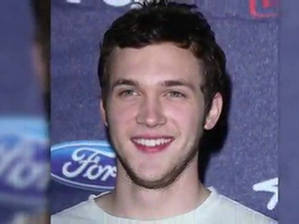 Steven Tyler Reacts to 'Idol' Finalist Phillip Phillips' Hospitalization