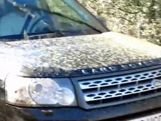 Land Rover Freelander 2 en una rampa de barro