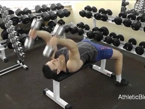 Французский жим лежа с гантелями. Техника выполнения упражнения. Обучающее видео.