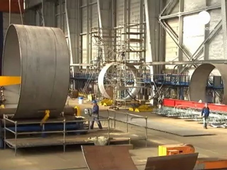 Italian and UK industrial output fall