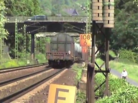 HWB BR202, Crossrail BR185, Railion BR185, DBAG BR185, SBB Cargo Re482 bei Unkel