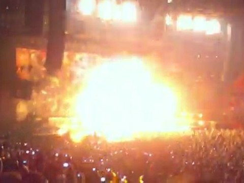 FEUER FREI(extrait)-lance flammes-paris bercy 07/03/2012