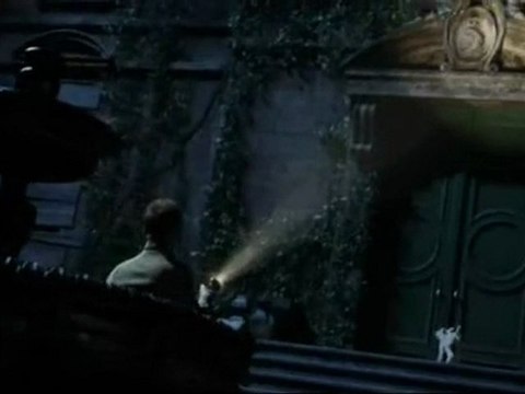 Tintin et le hiéroglyphe du soleil sur les portes du château de moulinsart - Les aventures de Tintin : Le secret de la licorne - Réalisation steven spielberg