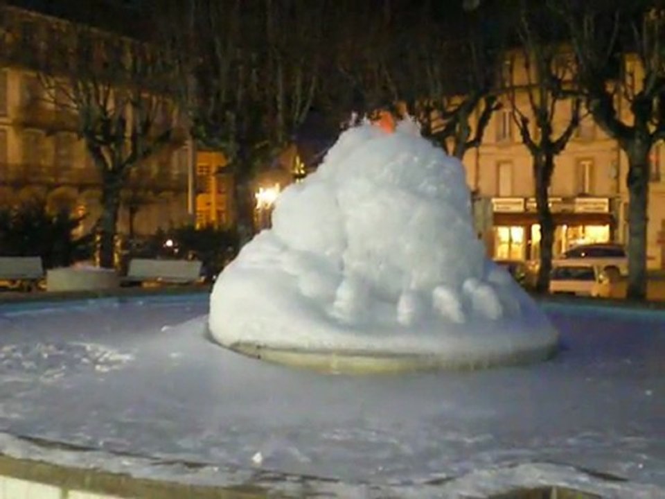 La Bourboule: Le jet d'eau  sous la glace