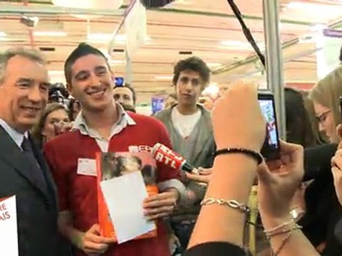 François Bayrou - Visite au salon de l'étudiant / Paris (75)