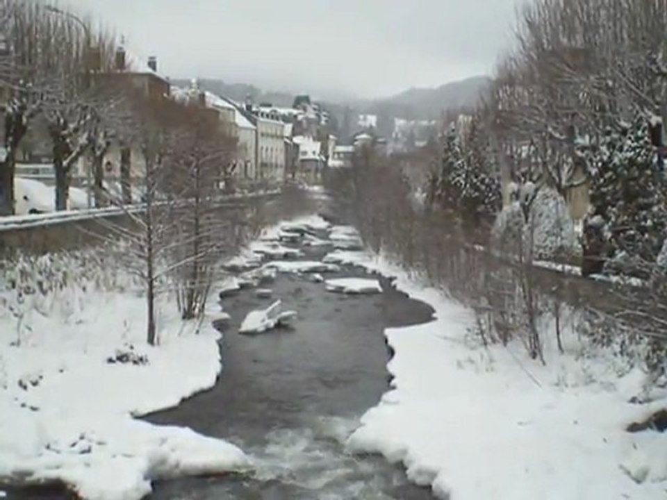 la Bourboule: La Dordogne sous la glace