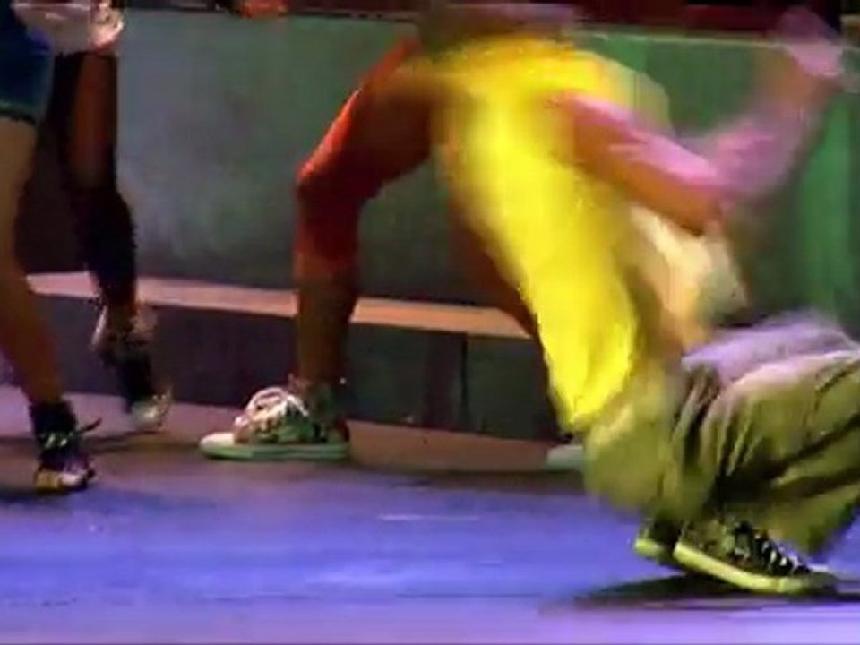 BESAME MUCHO Trailer