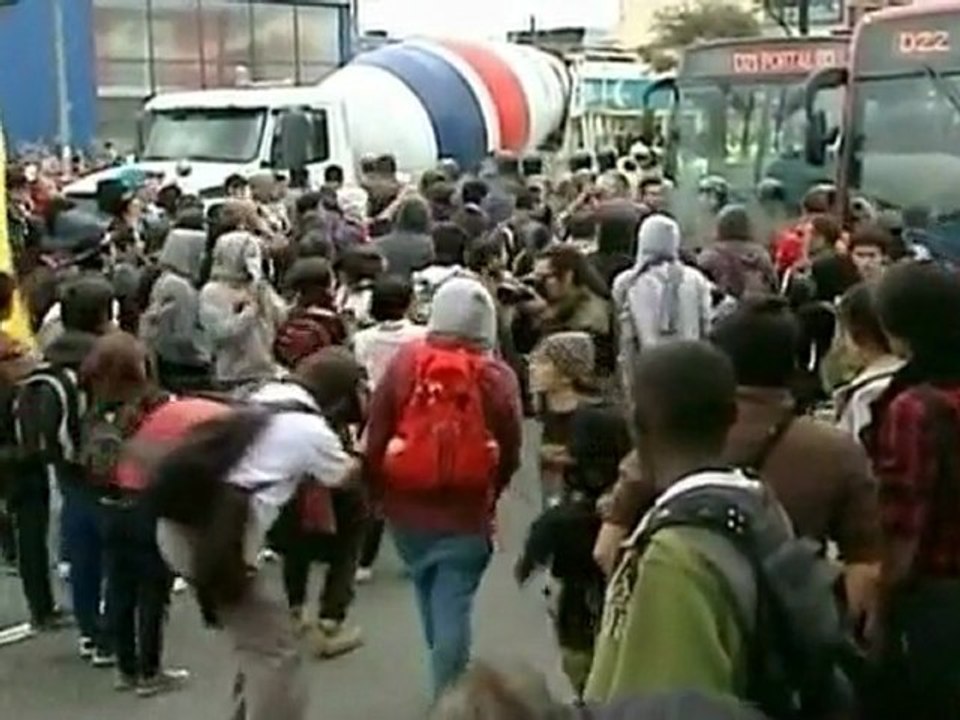 Students clash with police