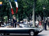 Les voitures des anciens présidents exposées sur les Champs-Elysées