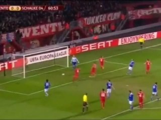 Enorme simulation de De Jong lors de Twente-Schalke 04 (8 mars 2012)