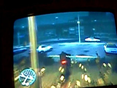 gta 4 crash , bugs , stunts , et astuce et comment rabaisser des vehicules moto , voiture