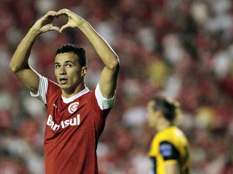 Triplé de Leandro Damião en Libertadores