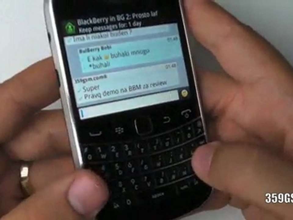 BlackBerry Bold Touch 9900 Social