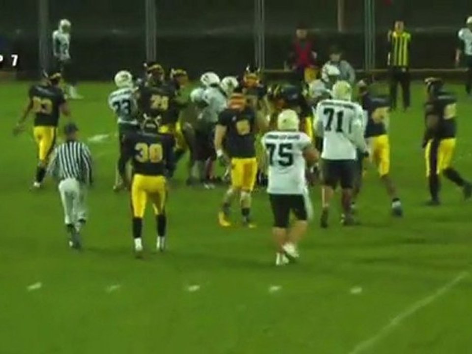 1ere mi temps Flash vs Black Panthers