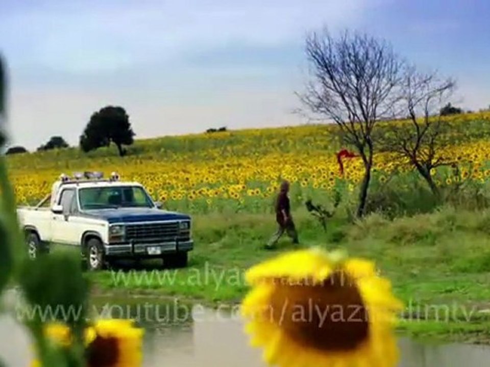 Το κορίτσι με το κόκκινο μαντήλι - Σύντομα DOIFAN-MYGREEKTV.BLOGSPOT.COM