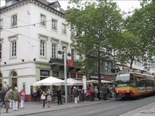 Karlsruhe, Allemagne : tramway centre ville