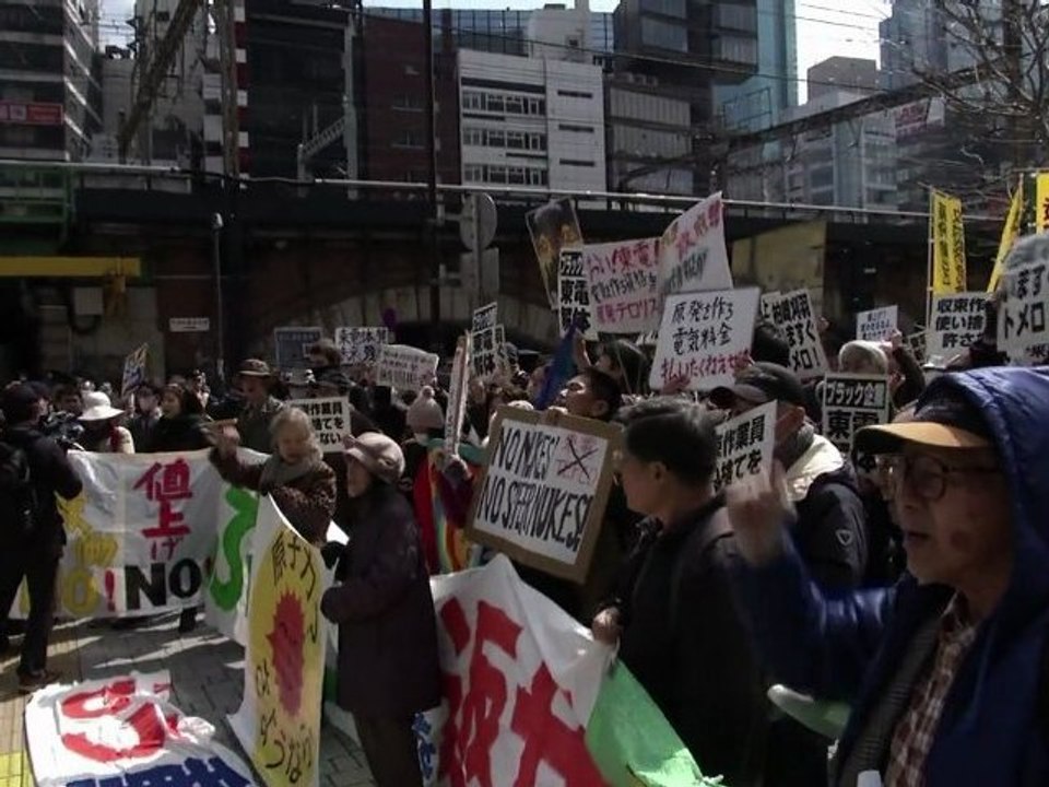 Fukushima: manifestation antinucléaire à Tokyo,