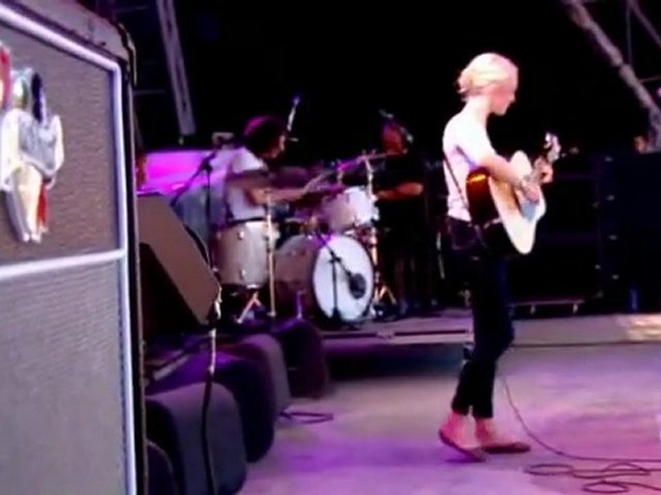 Laura Marling_Alpha Shallows (Glastonbury 2011)
