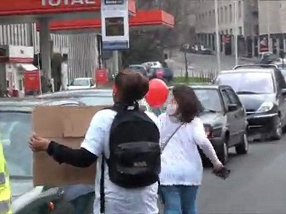 DES FILLES BELGES D'ORIGINE CONGOLAISE MARCHENT CONTRE LE VIOL EN RD CONGO